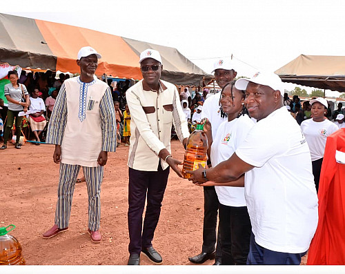 A symbolic photo of the handover of food donations by ATK representatives, the High Commissioner of Sanmentenga, and the Chief Medical Of...