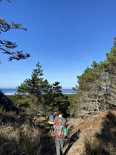 A group of students hikes along the Oregon Coast