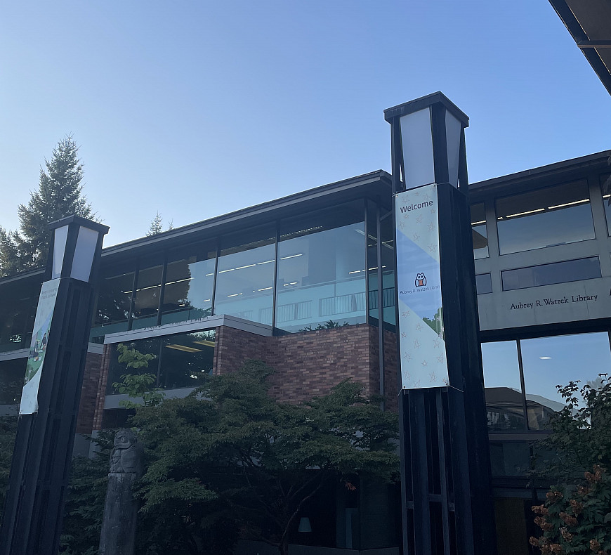 Welcome banners designed by Alex Nash '25 hang in front of Watzek Library