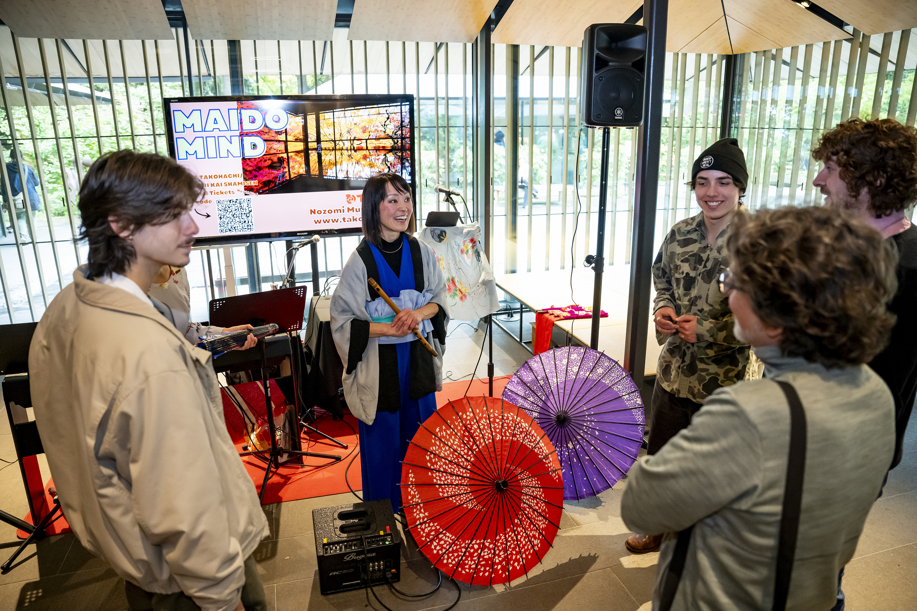 A group of students talking with the instructor.