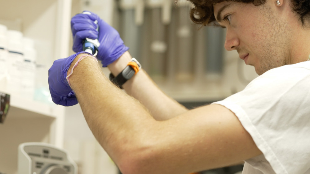 Brendan Creeks BA '24 in the Weissman Lab (summer 2023).   Credit: Stephen Mercier