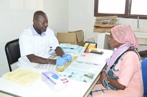 A doctor discusses cervical cancer and its health implications with a displaced woman participating in the program.