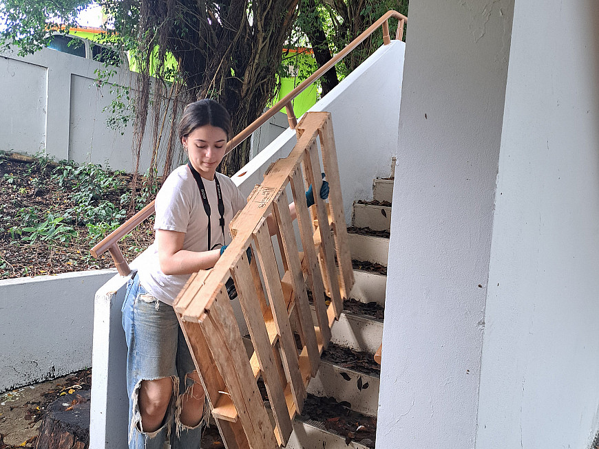 A student helps clean up a community center in Luquillo, Centro Cultural Multidisciplinario de Juan Martín. (Puerto Rico)
